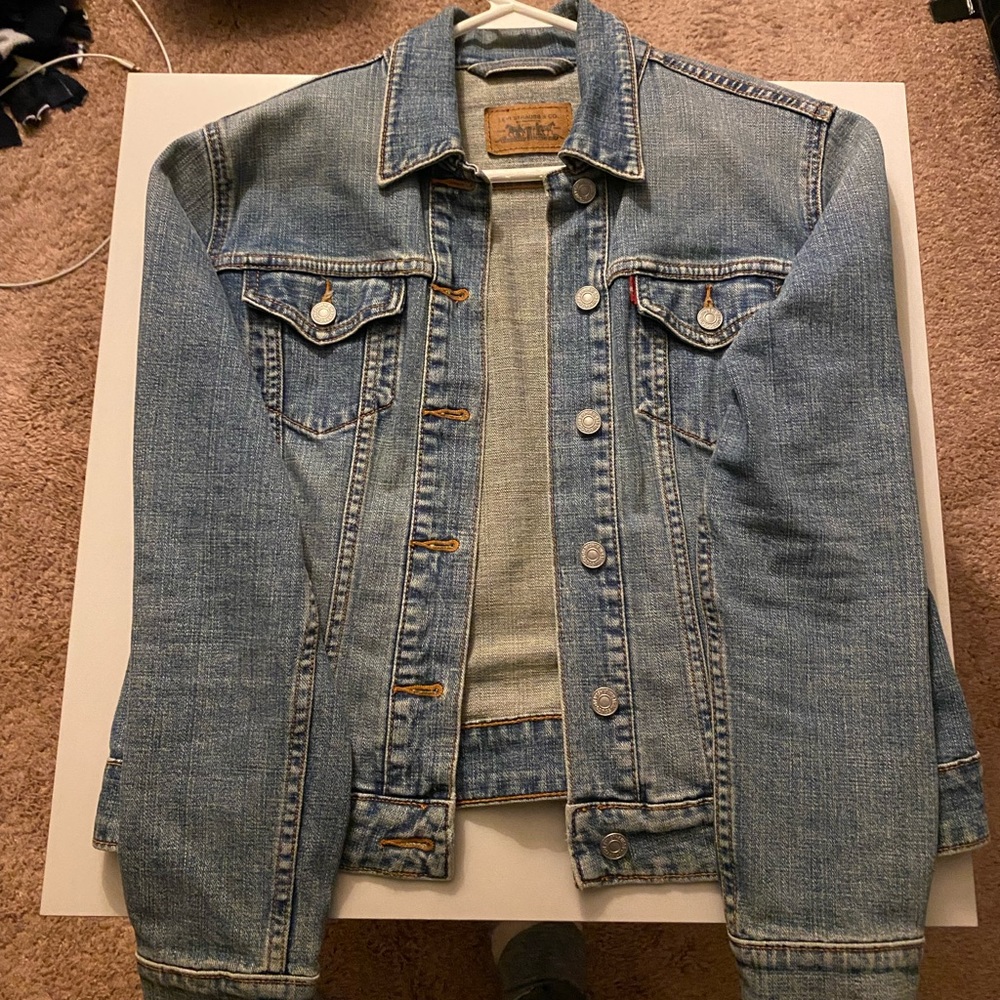 🌸 EUC Levi’s jean jacket